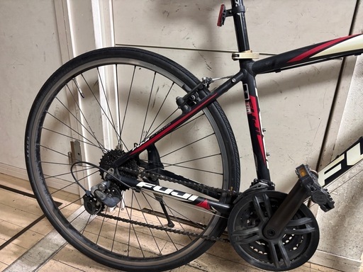 FUJI クロスバイク アルミフレーム 黒・赤・白 FUJI クロスバイク アルミフレーム 黒・赤・白