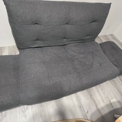 グレー ソファーの画像