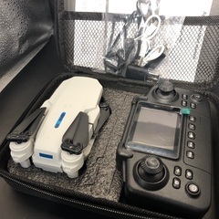 新品【182】E88 HDデュアルカメラ スクリーンリモコン＋WiFi伝送 折りたたみドローン（ホワイト）の画像