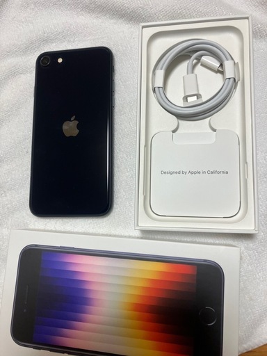極美品iPhone SE3 64GB バッテリー最大容量95％ (ニコすけ) 茶屋町の