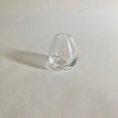 注ぎ口付きガラス小容器の画像