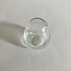 注ぎ口付きガラス小容器の画像