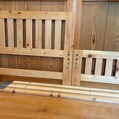 木製シングルベッドの画像