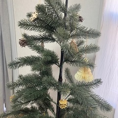 【募集中】【12月26日以降お渡し予定】IKEA クリスマスツリー　150センチ　オーナメント付き🎄　の画像