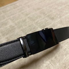 黒のベルトの画像