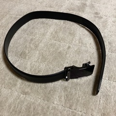 黒のベルトの画像