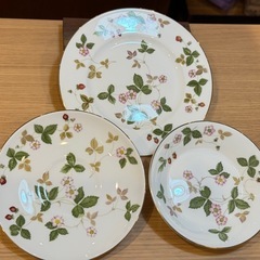 A7179【ウェッジウッド】ワイルドストロベリー ピオニー 4点セット カップ ソーサーの画像