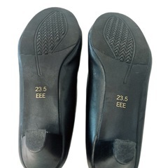 パンプス ブラック レザー 23.5cm EEEの画像