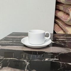 食器多数の画像