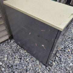 事務用　３段引出し　スチール製の画像