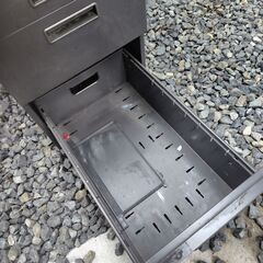 事務用　３段引出し　スチール製の画像