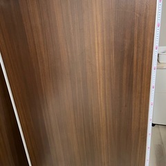 ダークブラウンのパーテーションの画像