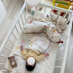 ベビーベッド ホワイト  ミニ  farskaの画像