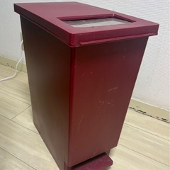 【無料】大型レッドゴミ箱の画像