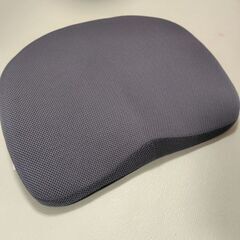 クッション2つ　GOOD MONDAYの画像