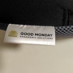 クッション2つ　GOOD MONDAYの画像