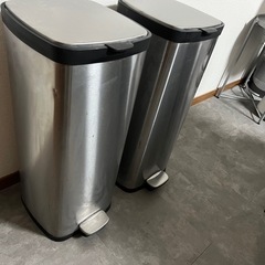 取りに来れる人限定　ゴミ箱の画像