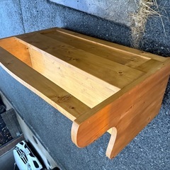 無垢材の長椅子、収納付きの画像