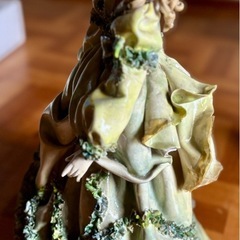 ロマンドール（粘土細工人形）置物　グリーン系の画像