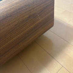 ガラス天板のローテーブルの画像