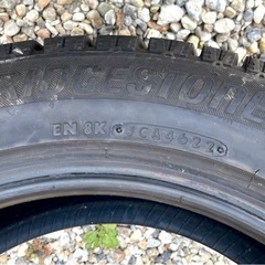 ブリヂストン205/55R16のスタッドレスタイヤ4本セットの画像