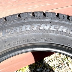 ブリヂストン205/55R16のスタッドレスタイヤ4本セットの画像