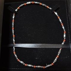 磁気ネックレスと磁気ブレスレットとネックレスの画像