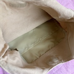 ベージュのトートバッグの画像