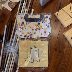 【差し上げます]ダイソー他、ウォールラックなどの画像