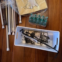 【差し上げます]ダイソー他、ウォールラックなどの画像