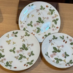 A7179【ウェッジウッド】ワイルドストロベリー ピオニー 3点セット カップ ソーサー 黒壺の画像