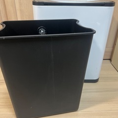 ペダル式開閉35Lゴミ箱の画像