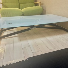 ダイニングテーブルの画像