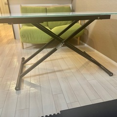 ダイニングテーブルの画像