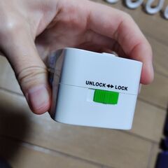 [無料]トラベルユニバーサルアダプター（海外変換プラグ）をお譲りします。の画像
