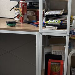 【ニトリ製】デスク（サイド収納付）＋ひじ掛け付き椅子セットの画像