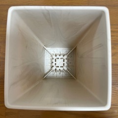 【美品】リッチェル プラ鉢 フォーレスクエアポット ７号 ホワイト 受け皿付きの画像