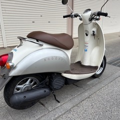 ⭐️スクーピー低燃費4ストモデル⭐️バッテリー・シート・プラグ・グリップなど新品⭐️50cc原付スクーター⭐️の画像
