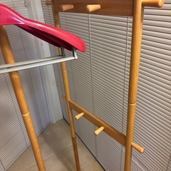 木製ハンガーラックの画像
