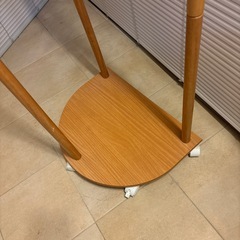 木製ハンガーラックの画像