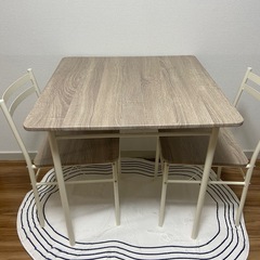 ダイニングテーブル　2人掛けの画像