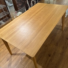 ダイニングテーブル の画像