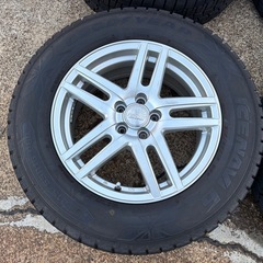 215/65R16 スタッドレスタイヤ アルミ付き 4本セット フォレスターの画像
