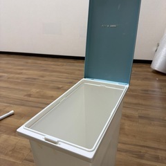 ゴミ箱の画像