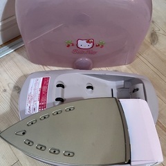 ハローキティのコードレススチームアイロンの画像