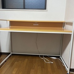 ❗️急募❗️【本日〜明後日限定/❗️無料❗️】山善 棚付きデスク コンセント付（幅100cm）の画像