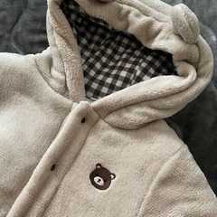 子ども服　ベビー服　くまさん　80 ロンパース　足つきカバーオール　ジャンプスーツ　上着　冬用　ぽかぽか　フード付き　くま耳の画像