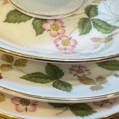 A7180【ウェッジウッド】 ワイルドストロベリー リー 4点セット カップ ソーサー 黒壺の画像