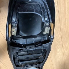 SR400 純正シート　補修シールを使用の画像