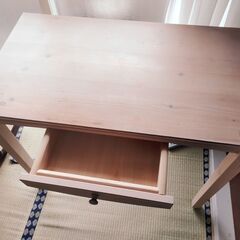 【再掲載】シンプルな引き出し付きデスク＆チェアの画像